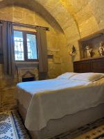 Arch Room