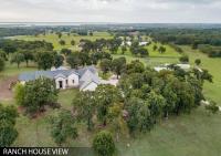 Hilltop Ranch House - Holiday & Family Destination - Chambres d’hôtes Valley View