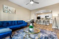 B&B Melbourne - Elegant 2 Bedroom/2 Bath Condo with All Amenities (Pool, Gym, Laundry, etc) - Bed and Breakfast Melbourne