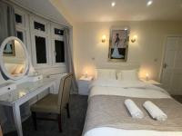 B&B Hendon - Beautiful large 6 bedroom house up to 14 people - Bed and Breakfast Hendon
