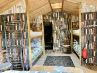 Dolly's LogByre (Sleeps 2- 4 adults and has en suite Shower)