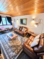 Magpie 5 Hot Tub HuntersMoon-Warminster-Bath-Wiltshire - B&B