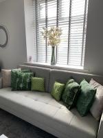 The Greens Apartment - B&B Farnworth