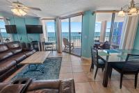 Phoenix East 801 by ALBVR - Corner unit with wrap-around balcony and unparalleled views! - Bed and Breakfast