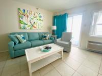 Emerald Skye 52 by ALBVR - Beautifully decorated beachfront condo - Ferienwohnung