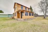 Snowmobiling Hub! Mackinaw City Home 3 Mi to Beach - B&B Mackinaw City