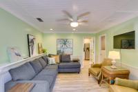 Sunny Apalachicola Vacation Rental with Deck!