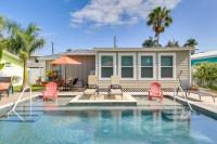 B&B Bradenton Beach - Bradenton Beach Home with Tiki Bar and Heated Pool! - Bed and Breakfast Bradenton Beach