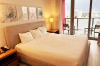 Luxe Beachfront Living - Premium Comfort -A - B&B