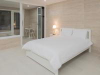 Queen Room with Spa Bath