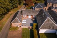 Luxury Three-Bedroom Cottage with Hot Tub