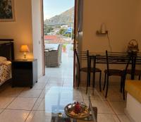 Perakis Apartments - Ferienwohnung Ýdra