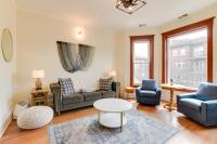 B&B Chicago - Chic Chicago Apartment about 1 Mi to Wrigley Field! - Bed and Breakfast Chicago