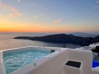 Esmi Suites Santorini - B&B Merovígli