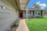 Kingwood Cottage - 10 mins from IAH - Lake Front - B&B