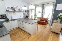 Lovely Westbourne apartment - 15 min walk to beach - B&B