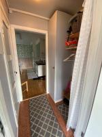 Cabin 70m from lake. Big garden - B&B Östersund