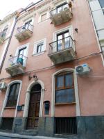 NINETTI GUEST HOUSE - Apt CENTRO STORICO-500m dal Duomo - Bed and Breakfast Catania