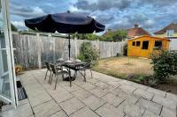 Entire 3 Bed House Weybridge Brooklands, London - B&B Byfleet