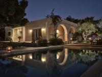 Villa Anatoli - Tranquil Escape with Scenic Views, by ZanteWize - B&B