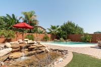 B&B Maricopa - Oasis Villa With Pool, Putting Green & Pool Table - Bed and Breakfast Maricopa