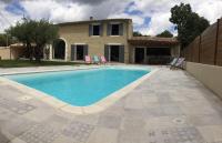 B&B Uzès - New Provencal country house of stone, with pool and all the comforts in Uzès - Bed and Breakfast Uzès