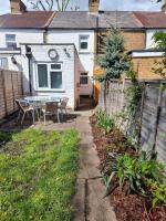 Cute Cottage in Egham Heathrow- 7 Guests 3 bedrooms - Ferienwohnung Egham