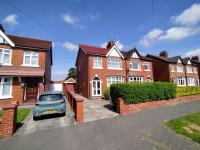Moonlight House - sleeps 7, driveway, garden - B&B