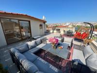Waterfront Apartment by the Tram - Terrace with Dome & Golden Horn View in Fatih - B&B Istanbul