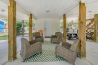 Charming Oak Island Home 1 Mi to Beach! - B&B Oak Island