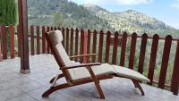 Mountain View 2BR House with Garden & Free Parking Ioannis Ylation Saranti - B&B Nicosia