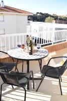 Alegre apto con piscina, a 300m de la playa. - B&B Blanes