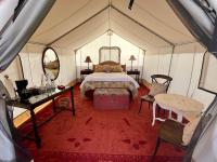 Cosmo Glamping Tent at Zenzen Gardens - B&B Paonia