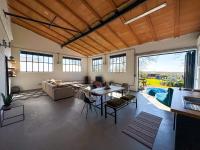 The BLACK HOUSE - Modern holiday home with garden,1500m from beach - B&B Umago