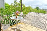 Doncaster Renovated 5BD/4BR Brick Home Parking WiFi - B&B Doncaster