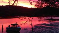 Patonga Sunset - Waterfront Holiday House - Chambres d’hôtes Budawang