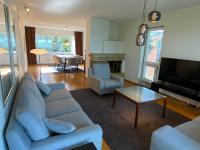 Kolme makuuhuonetta Merenrannalla Lauttasaaressa - B&B Helsinki