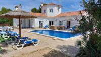 B&B Calafat - Villa voor 8 personen met zwembad - Bed and Breakfast Calafat