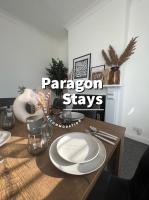 Templar House - Sleeps 6, Special Weekly Monthly Stay Rates, Central Location with FREE Parking, FREE WiFi, Perfect for ALTON TOWERS & M6 - B&B Stoke-on-Trent