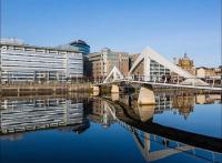 Glasgow City Centre Flat with River Views and Parking - B&B Glasgow