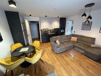 Luxusní apartmán GRAND v centru Harrachova se saunou, wallboxem EV, parkováním zdarma, s velkým balkonem a výhledem na Čertovu horu, sjezdovku a skokanské můstky - Ferienwohnung Harrachov