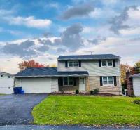 Family-Friendly Home CLOSE to SYR Univ DWNTWN & THE DOME! Location Location Location - Bed and Breakfast Syracuse