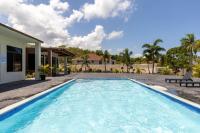 Sun Shine Luxury Villas 2 bedroom Pool & Gym Ocho Rios St Ann - Chambres d'hôtes Ocho Rios