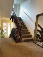Deluxe Huge Detached House with Parking, sleeps up to 30 people, 2m from Liverpool City Centre - B&B Liverpool