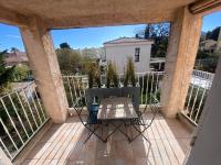 CARQUEIRANNE STUDIO DE CHARME PROCHE PLAGES - Chambres d’hôtes Carqueiranne