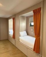 Posto Letto in Dormitorio Femminile con 6 Letti