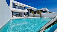 OneSixOne-Cleverdetails, Luxury villa, Sleeps 8 adults 2 children, Private pool and Jacuzzi - Chambres d'hôtes Vilamoura