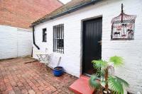 B&B Seaford - The Little Cottage By Air Premier - Bed and Breakfast Seaford