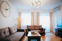 B&B Prishtina - Apartment Golden - 2BR with Parking, Prime Location - Bed and Breakfast Prishtina