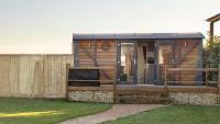 Holly Lodge - Quirky Shepherd's Hut With Hot Tub - Bespoke Made From A Salvaged Railway Carriage - B&B Boston